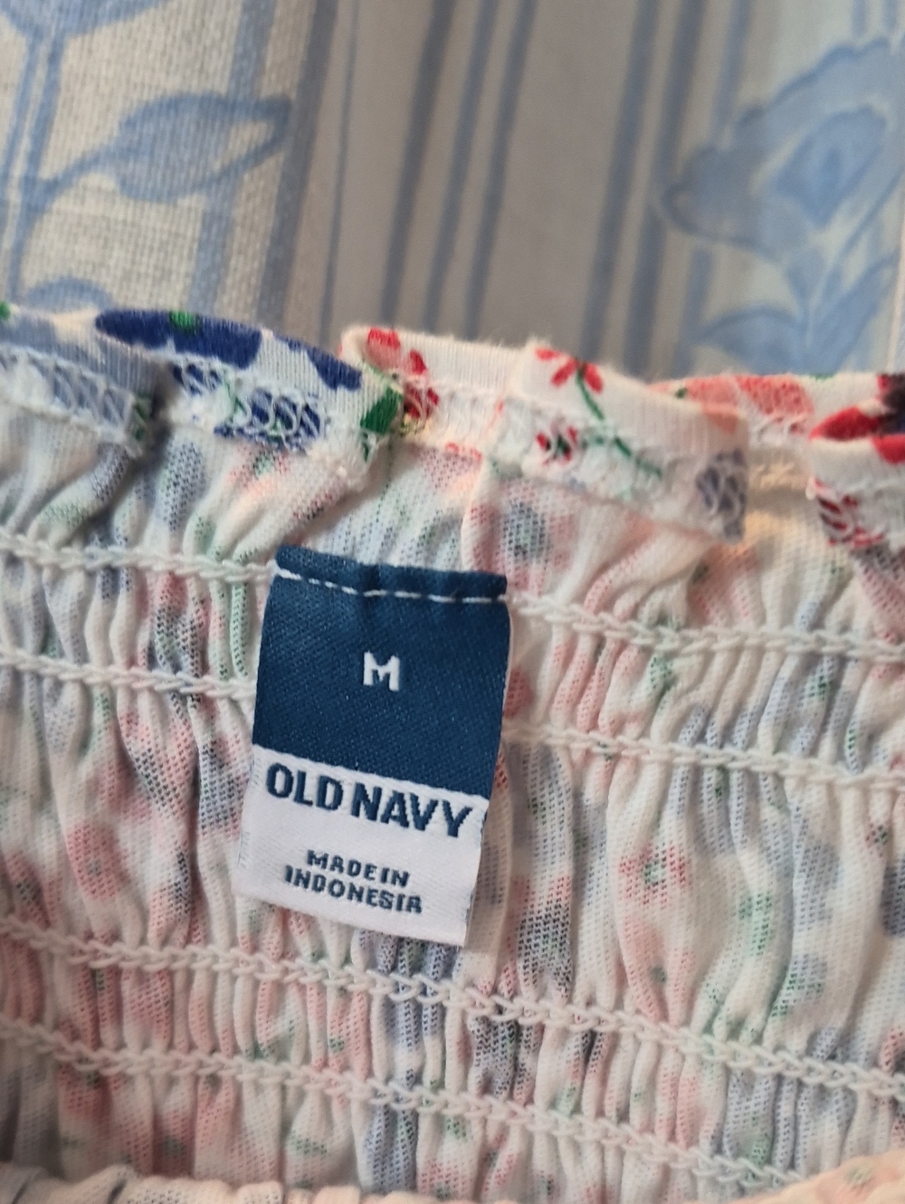 Old Navy Floral Smocked Ruffle-Strap Stretch Tank Top Sz M - Picture 3 of 6